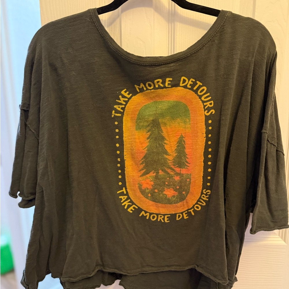 NATURAL LIFE Forest Green Cropped Graphic Tee